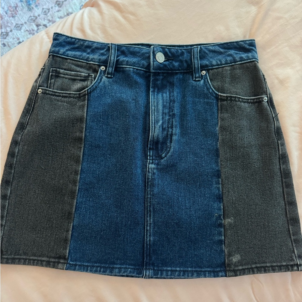 Lightly worn pacsun denim skirt. Size 26!